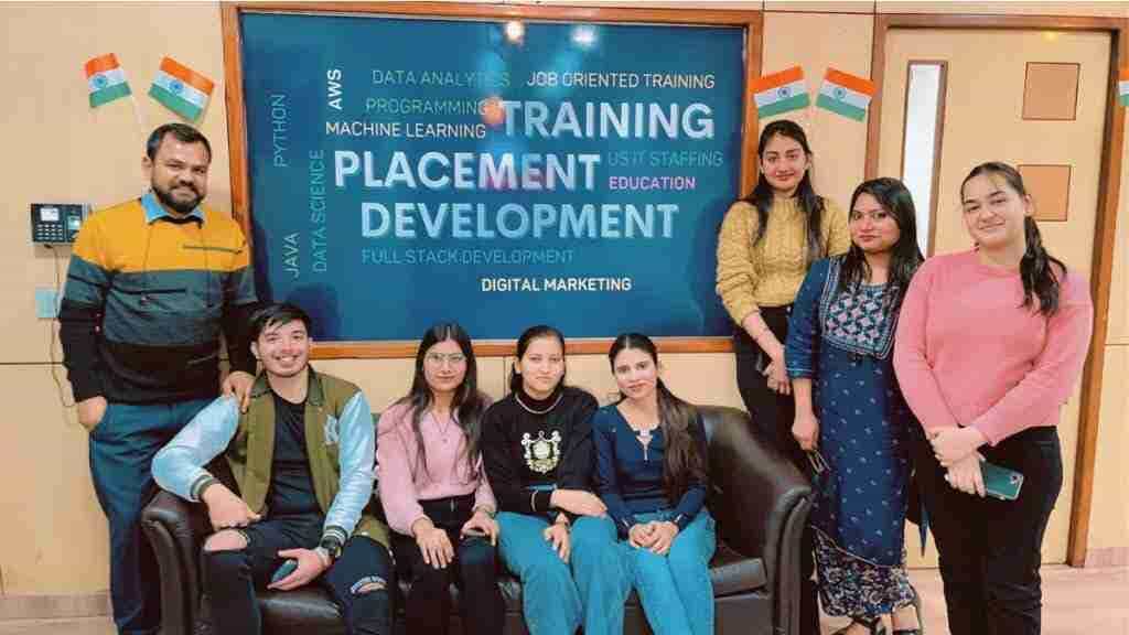 Portrait by Jessica Felicio